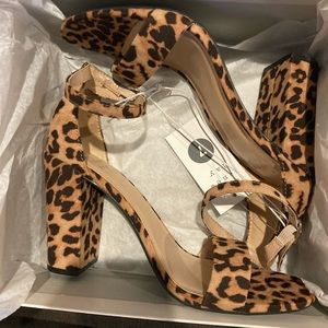 Animal print NWT strappy heels
